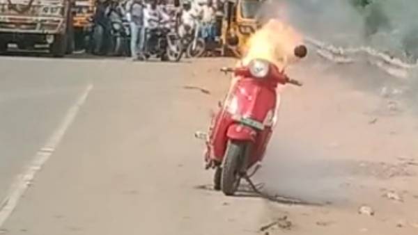 e-bike blast  e bike fire  solution for e-bike blast  reason for e-bike blast  reason and solution for e-bike blast  e bike fire accident  திடீரென தீ பிடித்து எரியும் இ-பைக்குகள்  இ-பைக்குகள்  தீ பிடித்து எரியும் இ-பைக்குகள் காரணம்  இ-பைக்குகள் தீ பிடிக்காமல் இருப்பதற்கான தீர்வுகள்