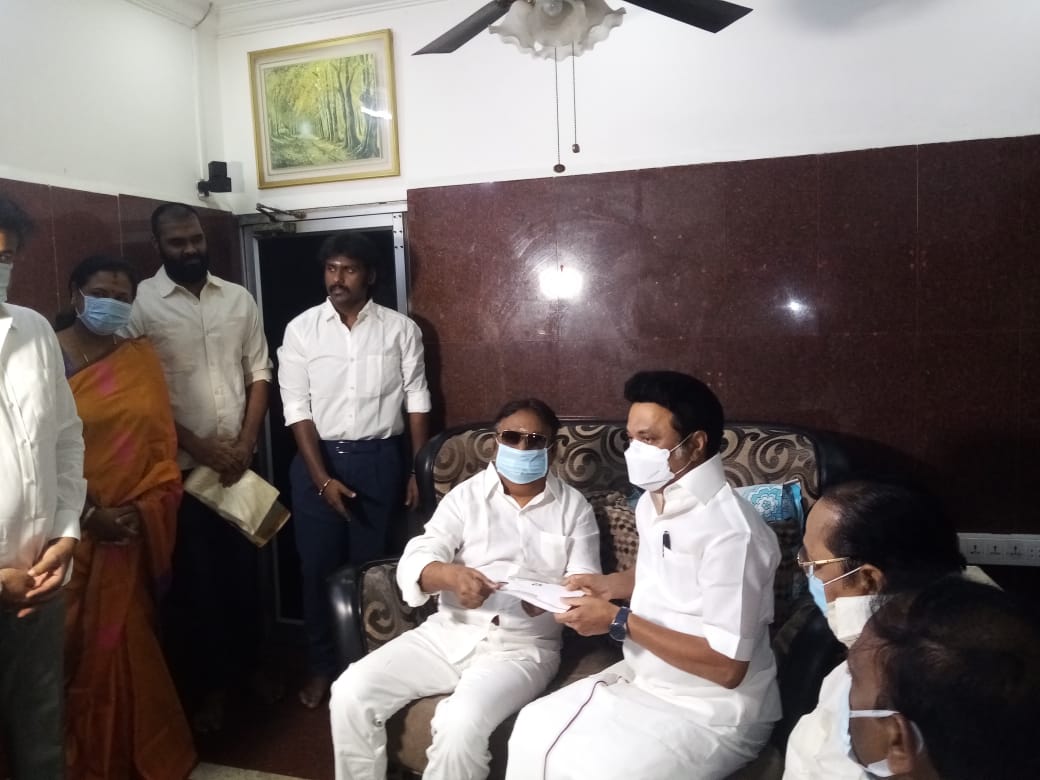 tamilnadu cm stalin meet dmdk leader vijayakanth  tamilnadu cm stalin meet dmdk leader  chennai virugampakkam tamilnadu cm stalin meet dmdk leader  stalin meet vijayakanth  chennai news  chennai latest news  தேமுதிக தலைவரை தமிழ்நாடு முதலமைச்சர் நேரில் சந்திப்பு  தமிழ்நாடு முதலமைச்சர் தேமுதிக தலைவரை நேரில் சந்திப்பு  ஸ்டாலின் விஜயகாந்த்தை நேரில் சந்தித்தார்  சென்னை செய்திகள்