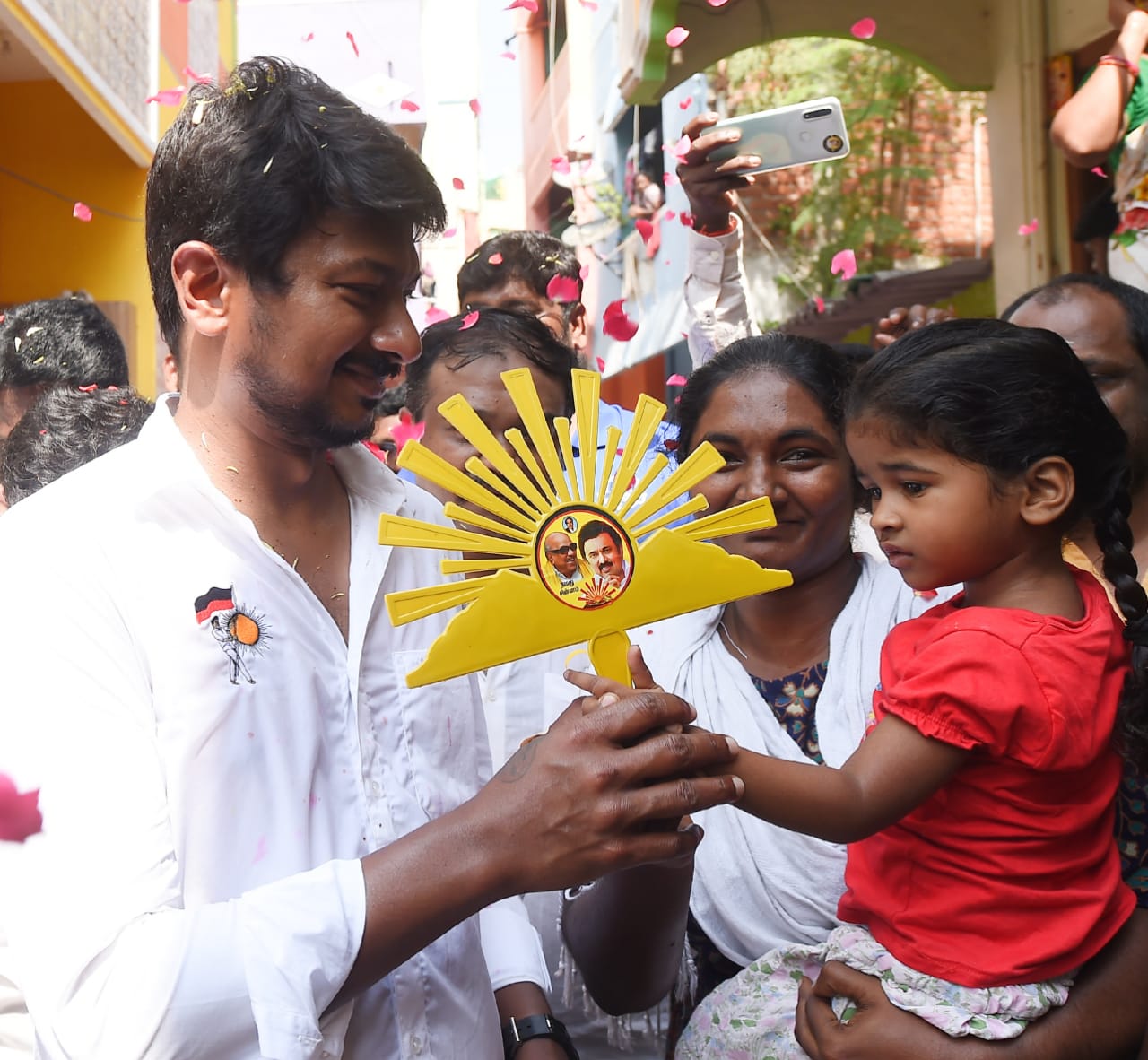 Udhayanidhi stalin, Udhayanidhi stalin campaign in chepauk triplicane constituency, Udhayanidhi campaign in chennai, Udhayanidhi stalin campaign, Udayanithi Question Is DMK responsible for Jayalalithaa's death, ஜெயலலிதா இறப்பிற்கு திமுகதான் காரணமா உதயநிதி கேள்வி, சேப்பாக்கம் - திருவல்லிக்கேணி தொகுதி, சேப்பாக்கம் - திருவல்லிக்கேணி தொகுதி திமுக வேட்பாளர் உதயநிதி ஸ்டாலின், அதிமுக கூட்டணி முரண்பாடுகள் நிறைந்த தேர்தலுக்காக அமைக்கப்பட்ட சந்தர்ப்பவாத கூட்டணி, சேப்பாக்கம், திருவல்லிக்கேணி, Chennai, Chepauk, Triplicane