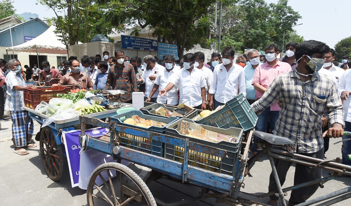 சேப்பாக்கம்-திருவல்லிக்கேணி தொகுதியில் நடமாடும் காய்கறி அங்காடி விற்பனை