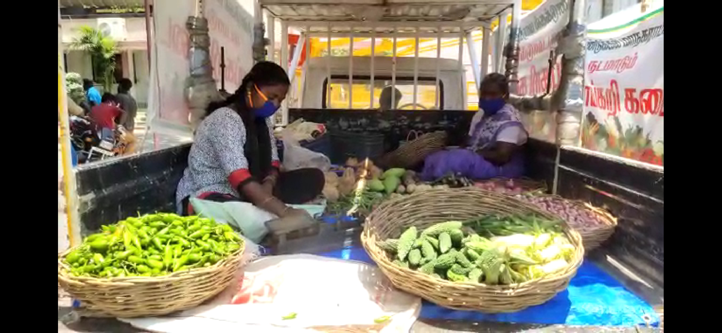 நடமாடும் காய்கறி விற்பனை நிலையங்களுக்கு பொதுமக்கள் வரவேற்பு