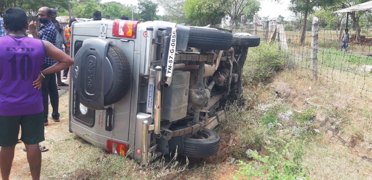 car accident in dindigul  car accident  accident  dindigul news  dindigul latest news  வாகன விபத்து  சாலை விபத்து  விபத்து  திண்டுக்கல் செய்திகள்  திண்டுக்கல் கோட்டாட்சியர் வாகன விபத்து