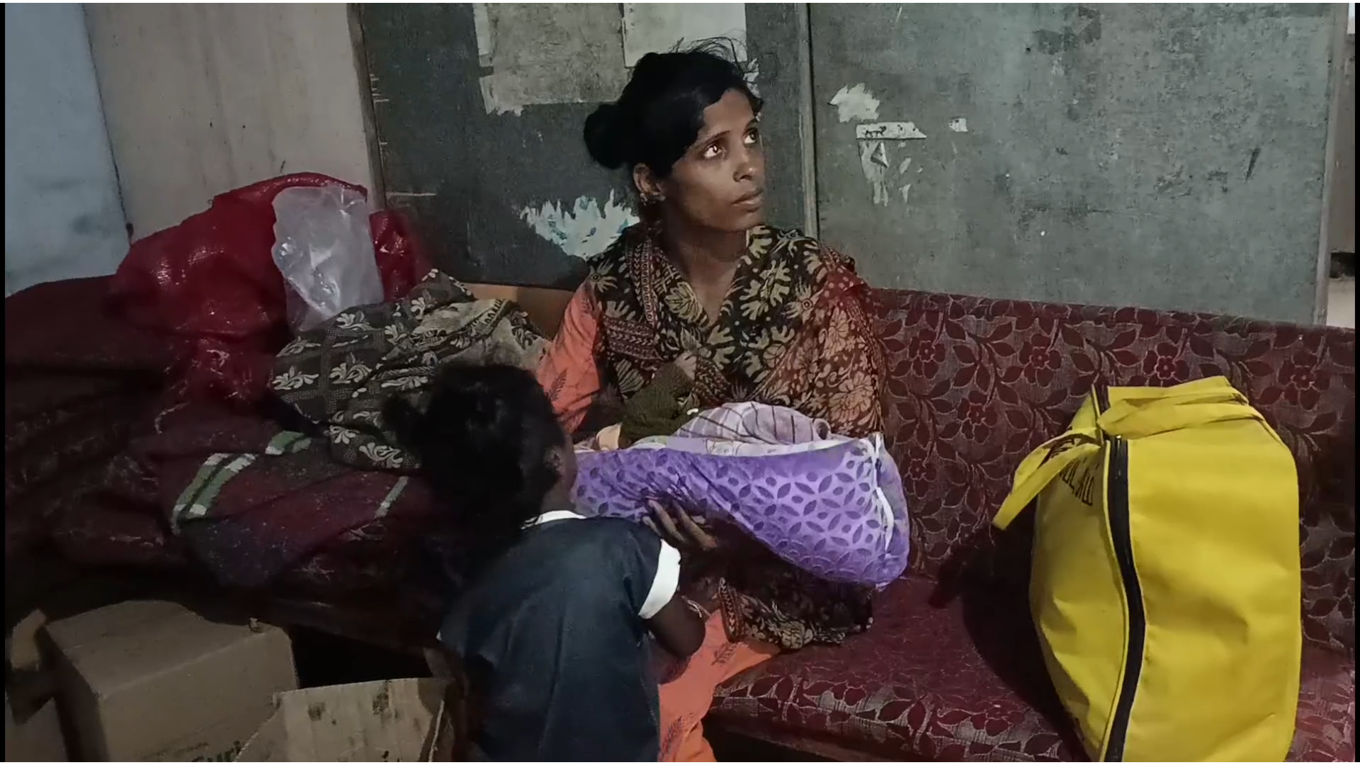 woman with an infant was in distress at the bus stand three days.. dowry cruelty in TN