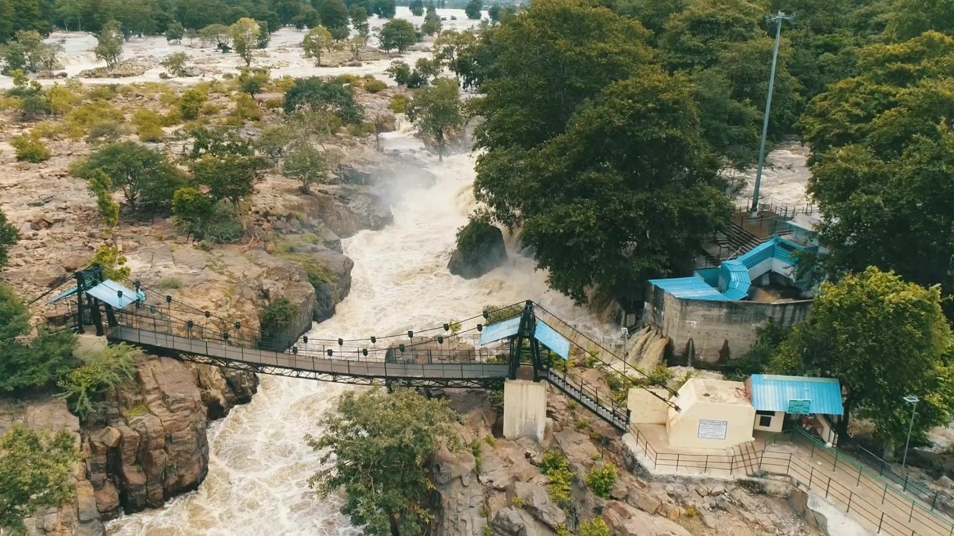 hogenekkal waterfalls in rainy season