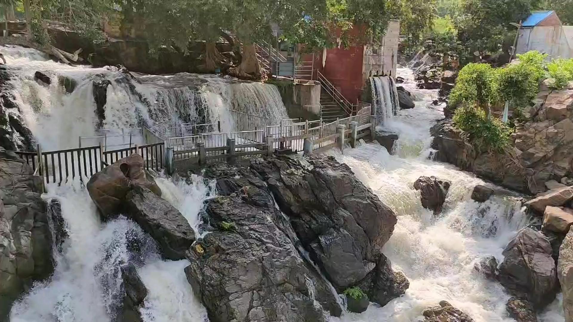 water rise in hogenakkal due to continuous rain in karnataka