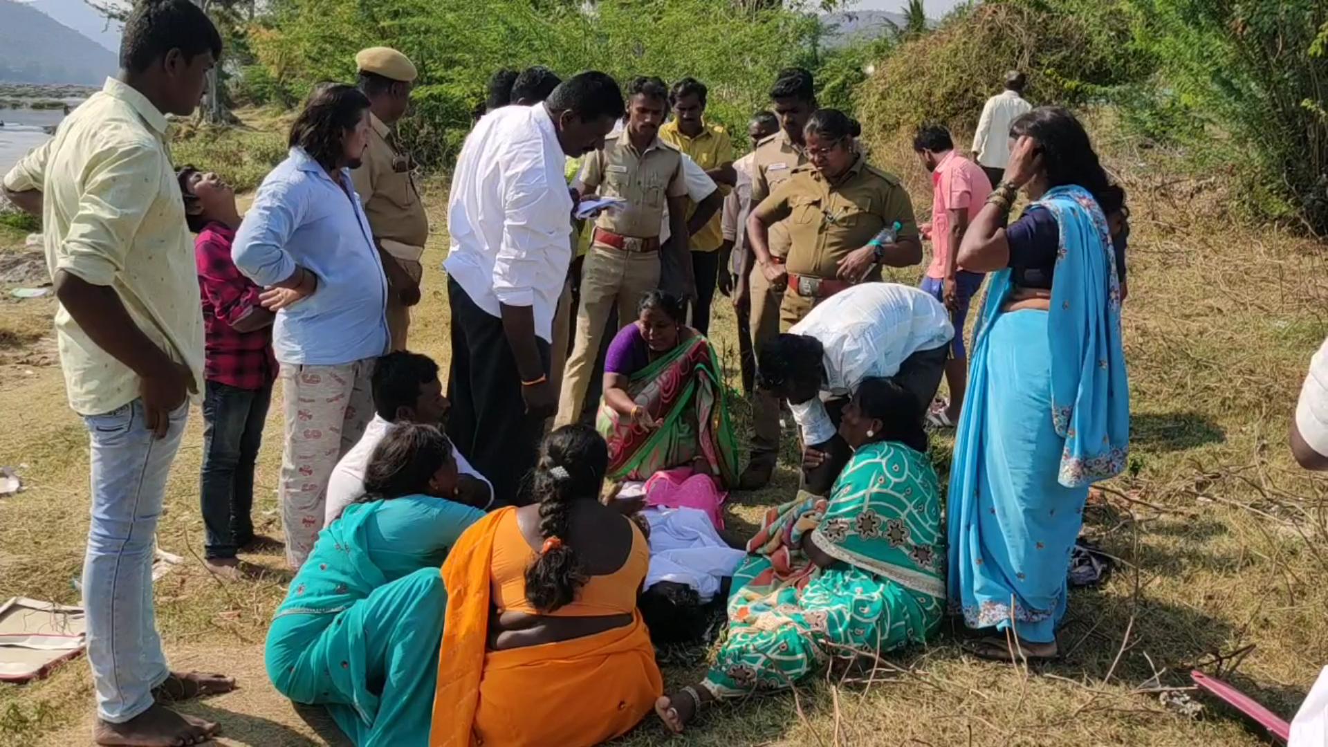 ஒகேனக்கல் ஆற்றில் மூழ்கி மாணவன் உயிரிழப்பு  ஒகேனக்கல் காவிரி ஆற்றில் மூழ்கி 10 ஆம் வகுப்பு மாணவன் உயிரிழப்பு  ஒகேனக்கல் காவிரி ஆறு  Student drowns in hogenakkal River  A student Dead By Drowning in hogenakkal river  hogenakkal river