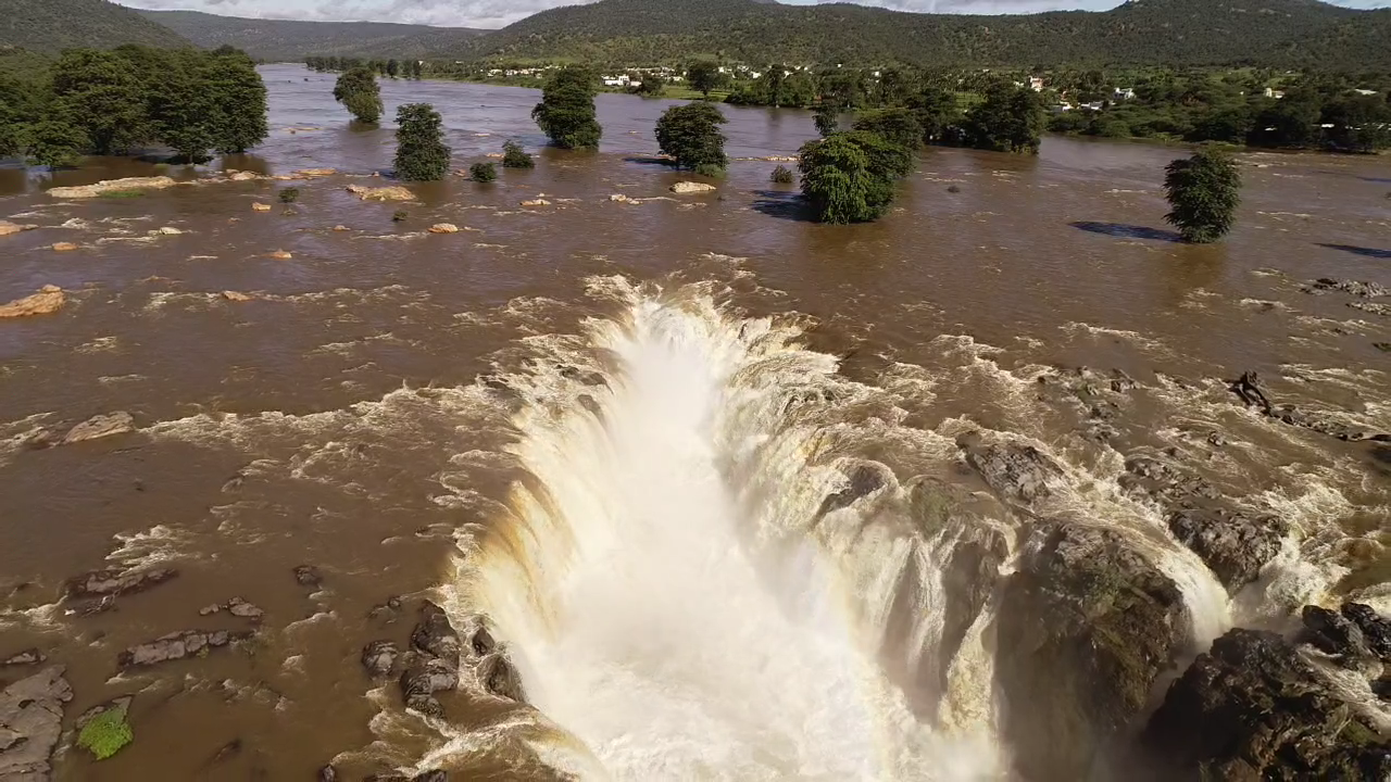 hogenekkal waterfalls in rainy season