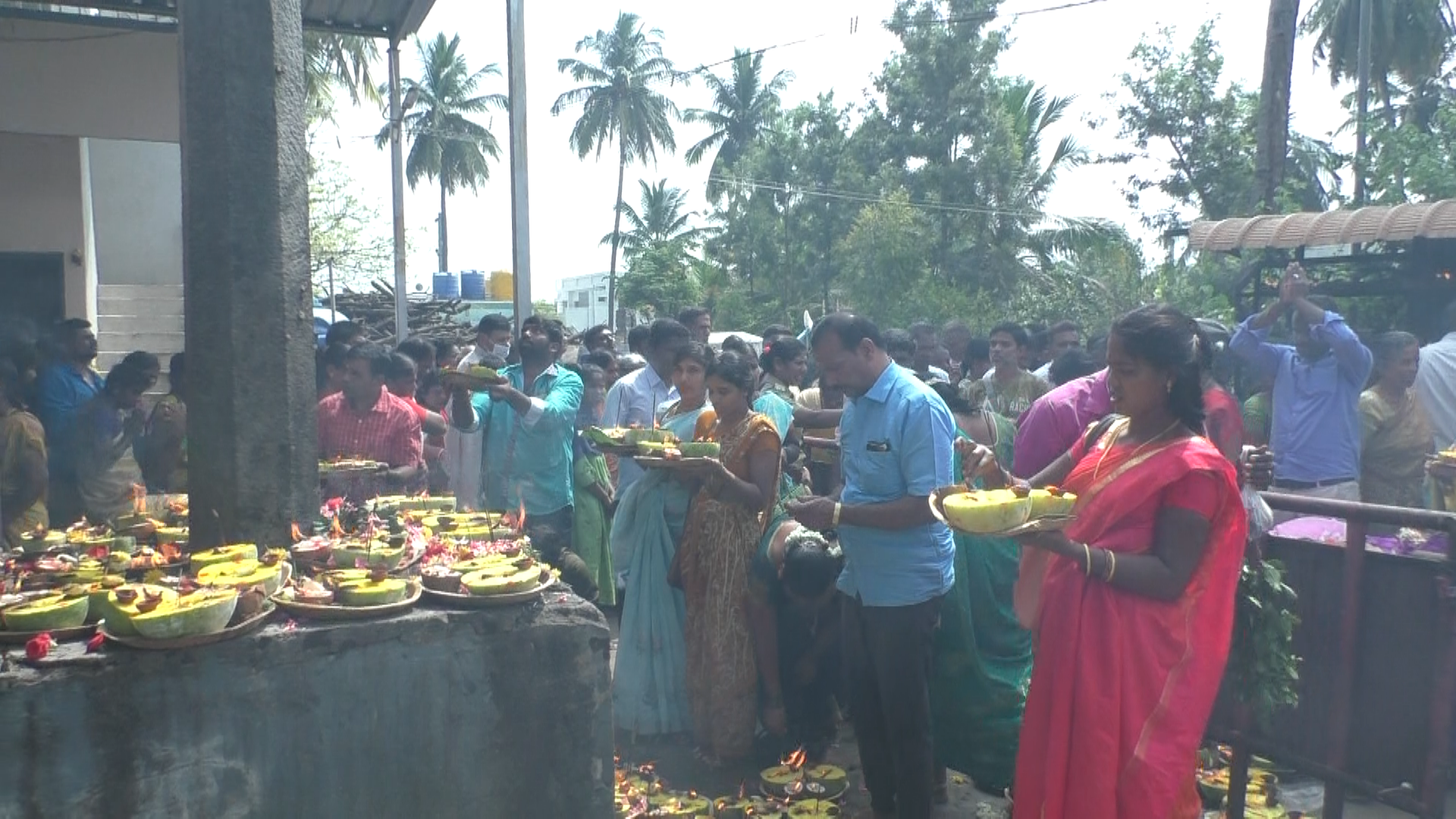 காலபைரவர் ஜெயந்தி ; தர்மபுரி தட்ஷணகாசி காலபைரவர் கோயிலில் தங்க கவச அலங்காரம்