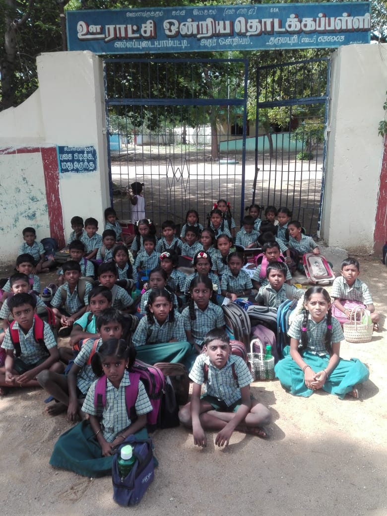 dharmapuri school students protest to appoint more teacher