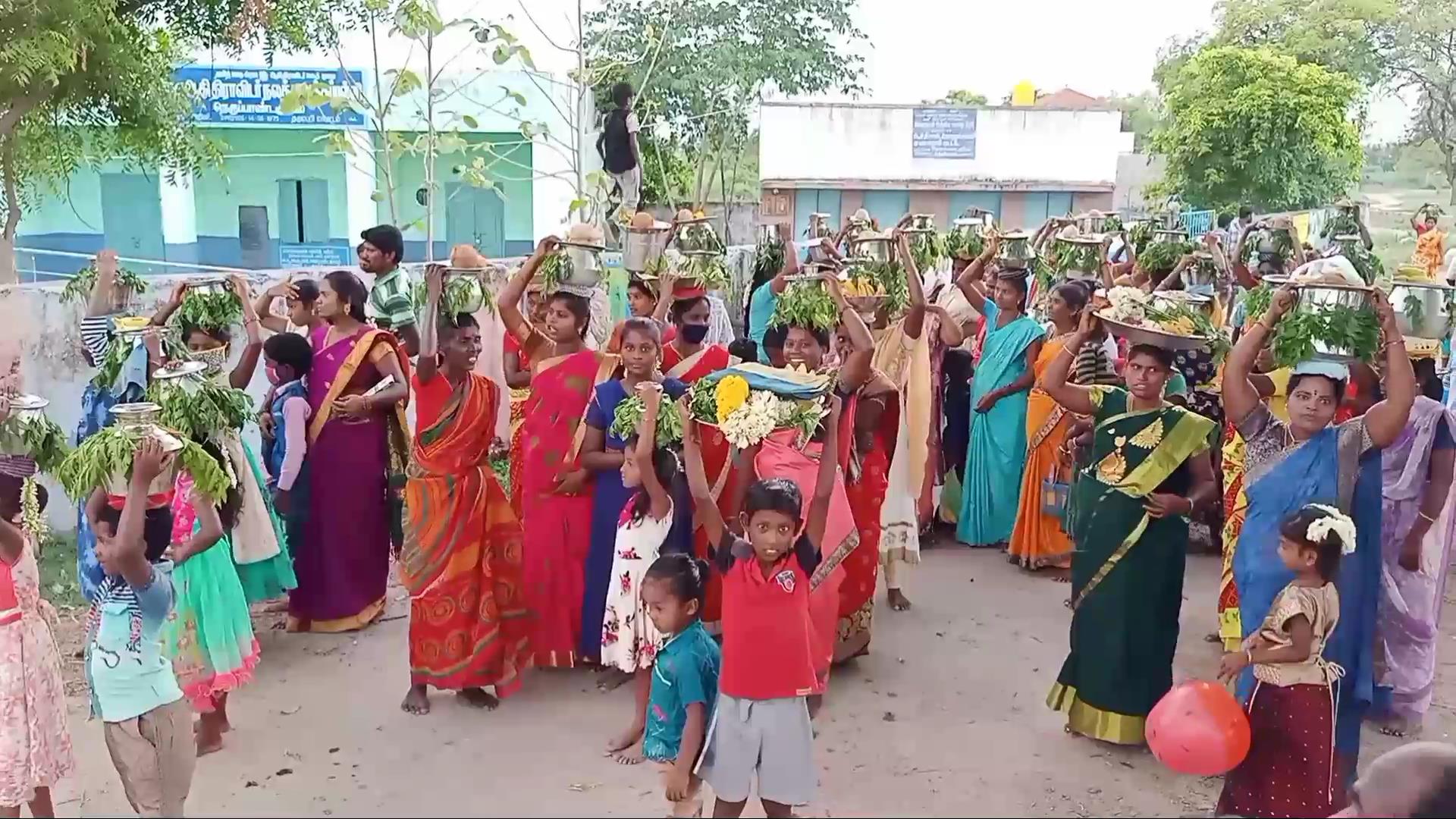 பொதுமக்கள் ஊர்வலம்