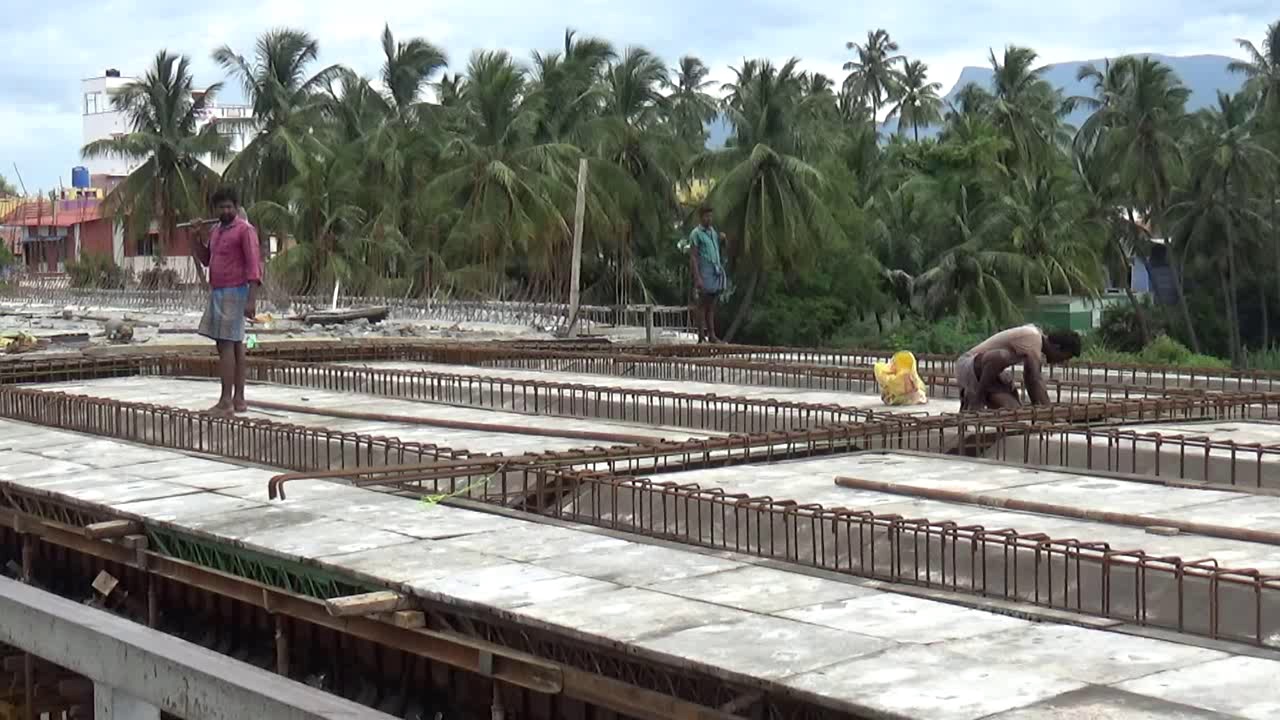 bhavanisahar dam  erode bhavanisahar dam  erode bridge development work was going on bhavanisahar dam  bridge development work was going on bhavanisahar dam  erode news  bhavanisahar dam  ஈரோடு செய்திகள்  ஈரோடு பவானிசாகர் அணை  பவானிசாகர் அணை  பவானிசாகர் அணை பாலம் கட்டுமானப் பணி  பவானிசாகர் அணை புதிய பாலம் கட்டுமானப் பணி தீவிரம்