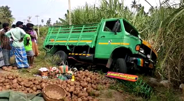 ஈரோடு அருகே கோர விபத்து: இளம் பெண் பலி! 13 பேர் படுகாயம்