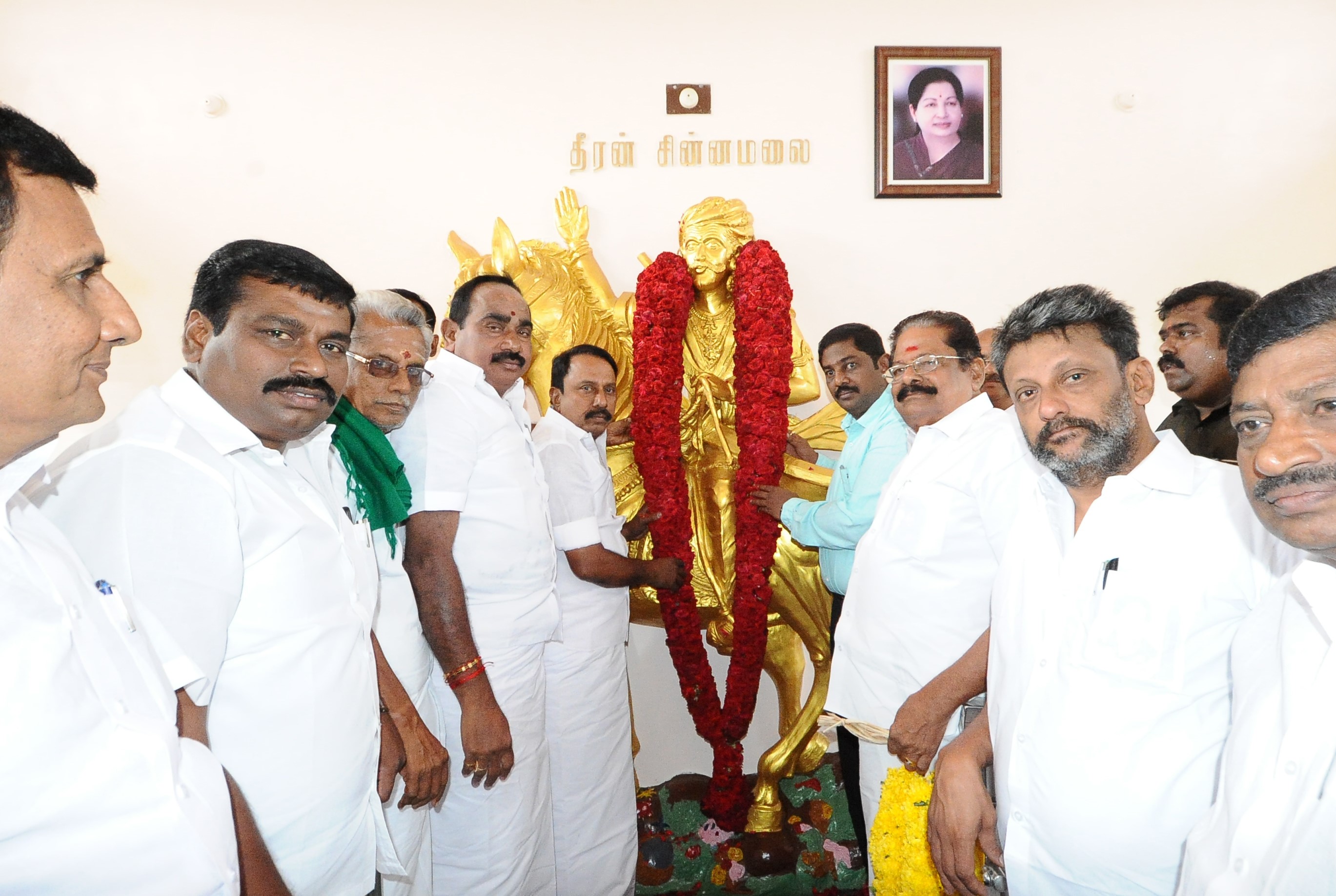 DHEERAN CHINNAMALAI STATUE  APRIL 17  EDUCATION MINISTER SENKOTAIYAN  AADI FESTIVAL  வெண்கல சிலை  தீரன் சின்னமலை