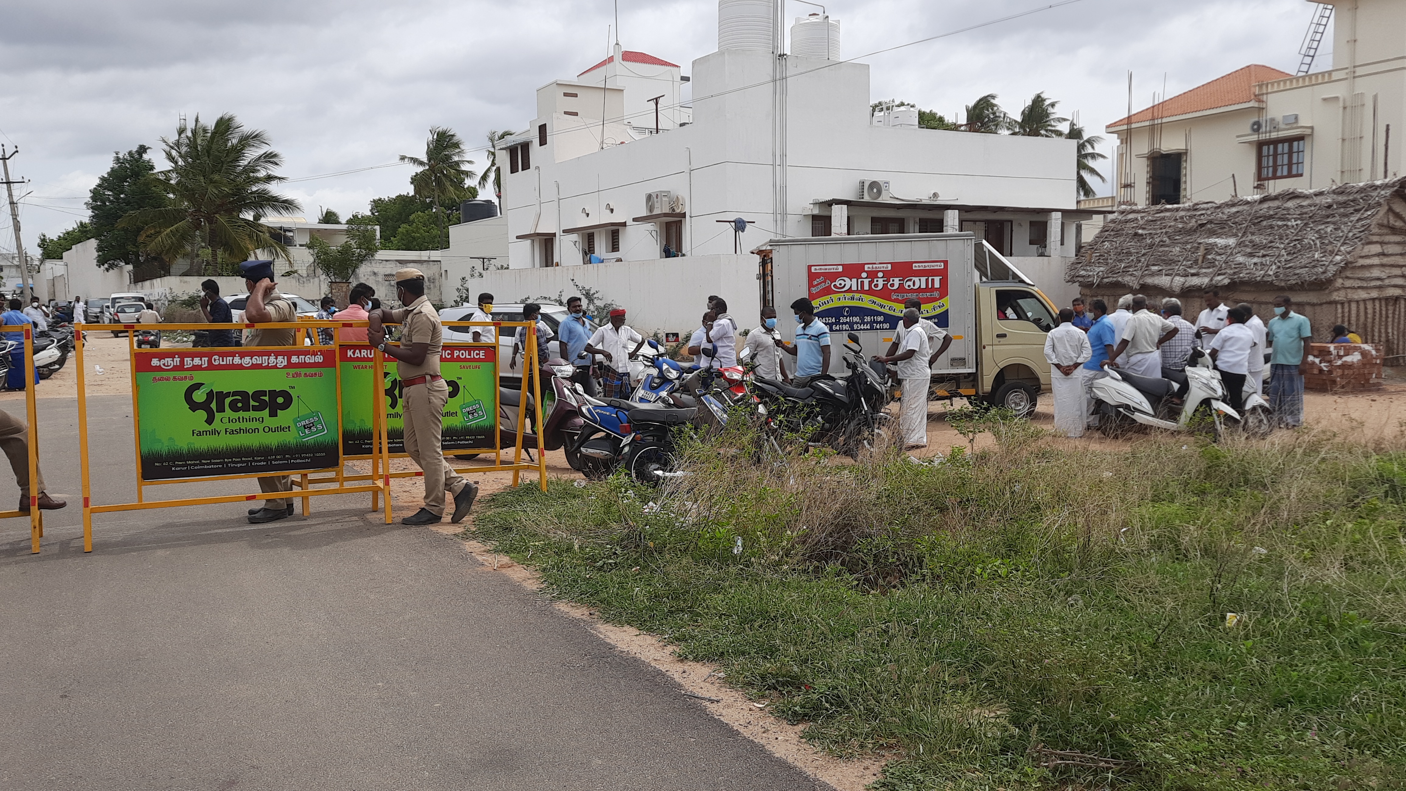 AIADMK नेता के ठिकानों पर छापेमारी