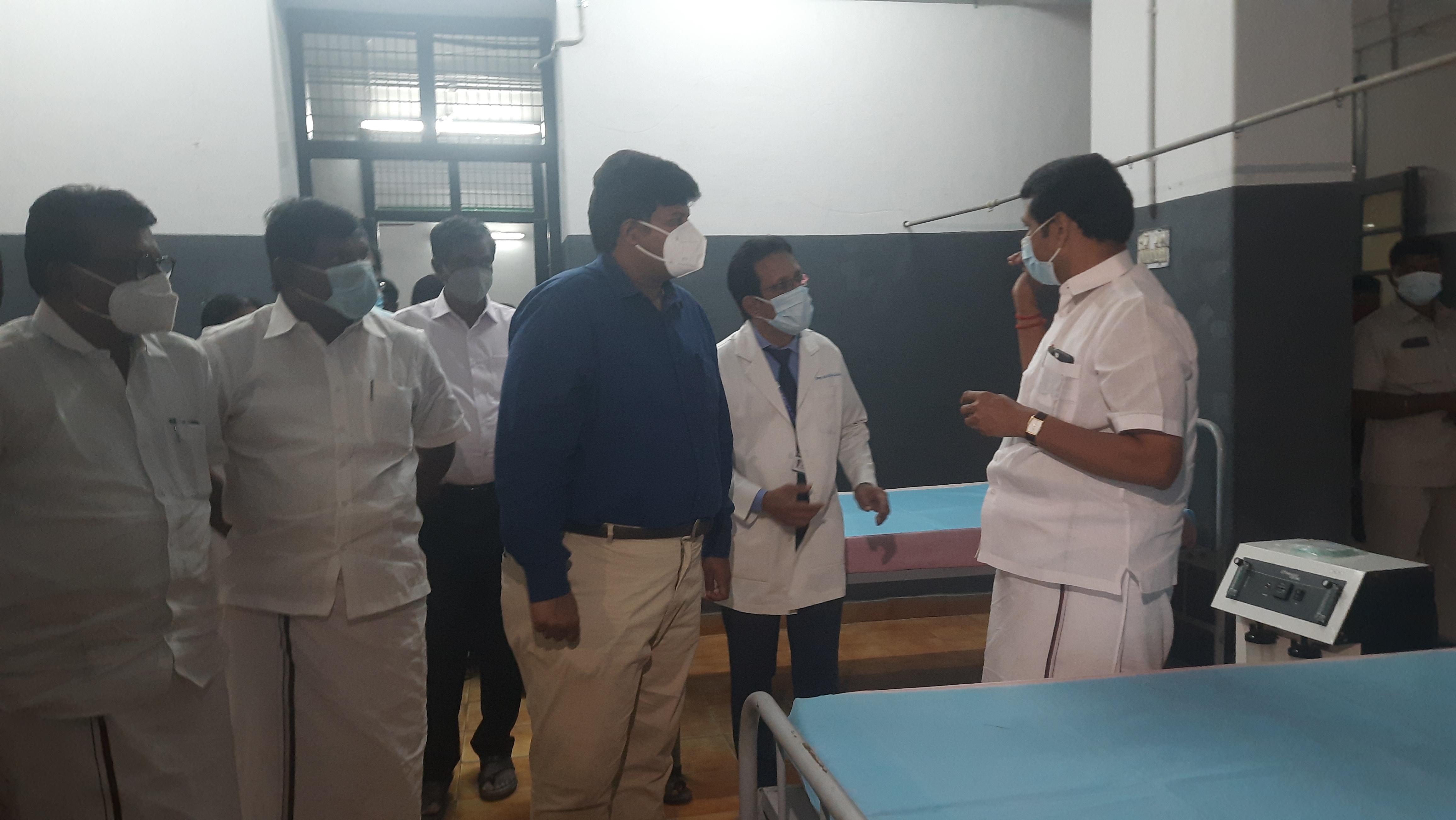 Senthilbalaji Inspection in Karur Government Hospital, Senthil Balaji inspected Corona Precautionary Measures, கரூர் அரசு மருத்துவமனையில் செந்தில்பாலாஜி ஆய்வு