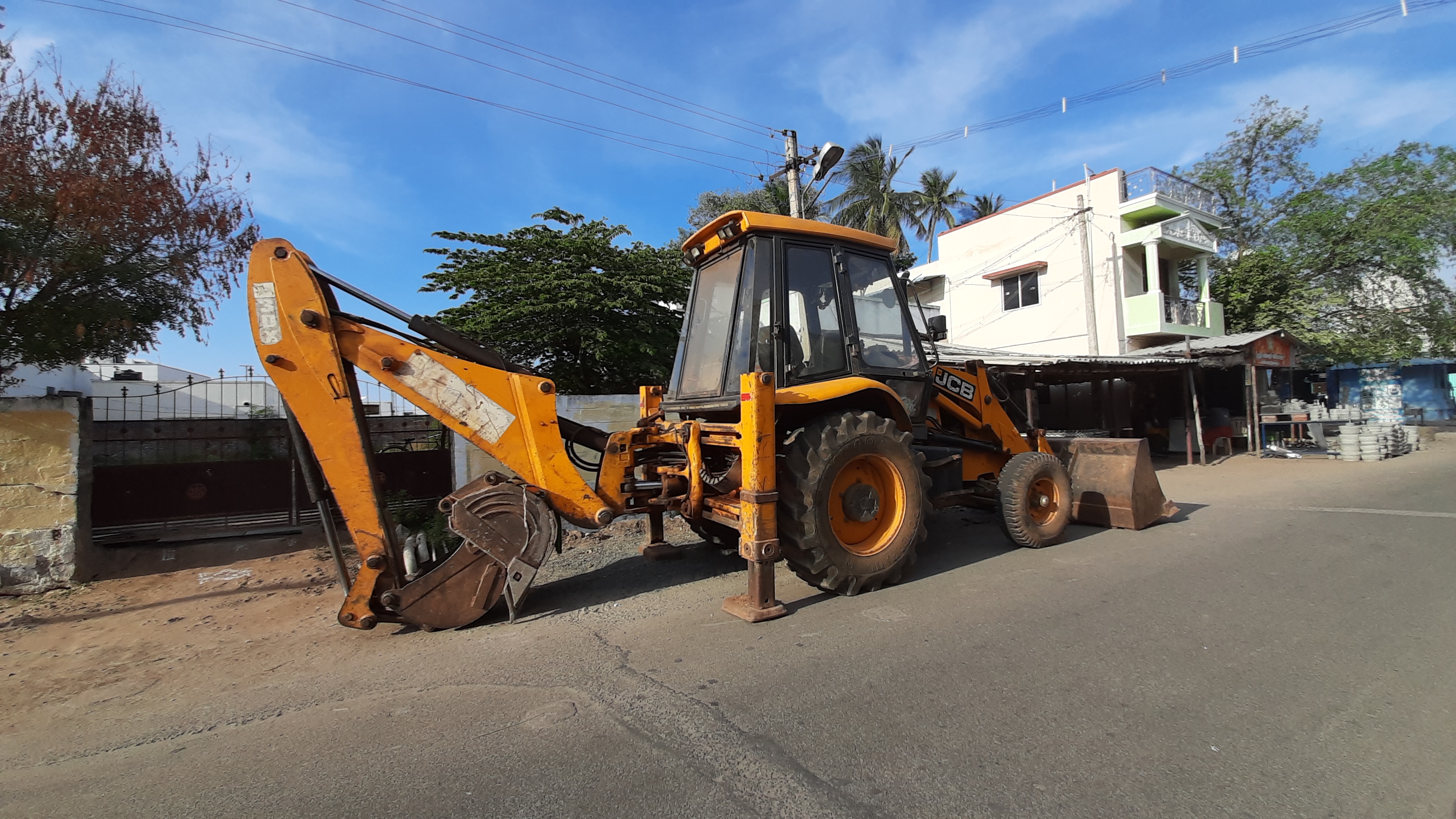 ஜேசிபி திருட்டு  கரூரில் ஜேசிபி திருட்டு  கரூரில் ஜேசிபி மீட்பு காவல் துறைக்கு குவியும் பாராட்டு  JCB Theft  JCB Theft In karur  Congratulations to the JCP rescue police in Karur