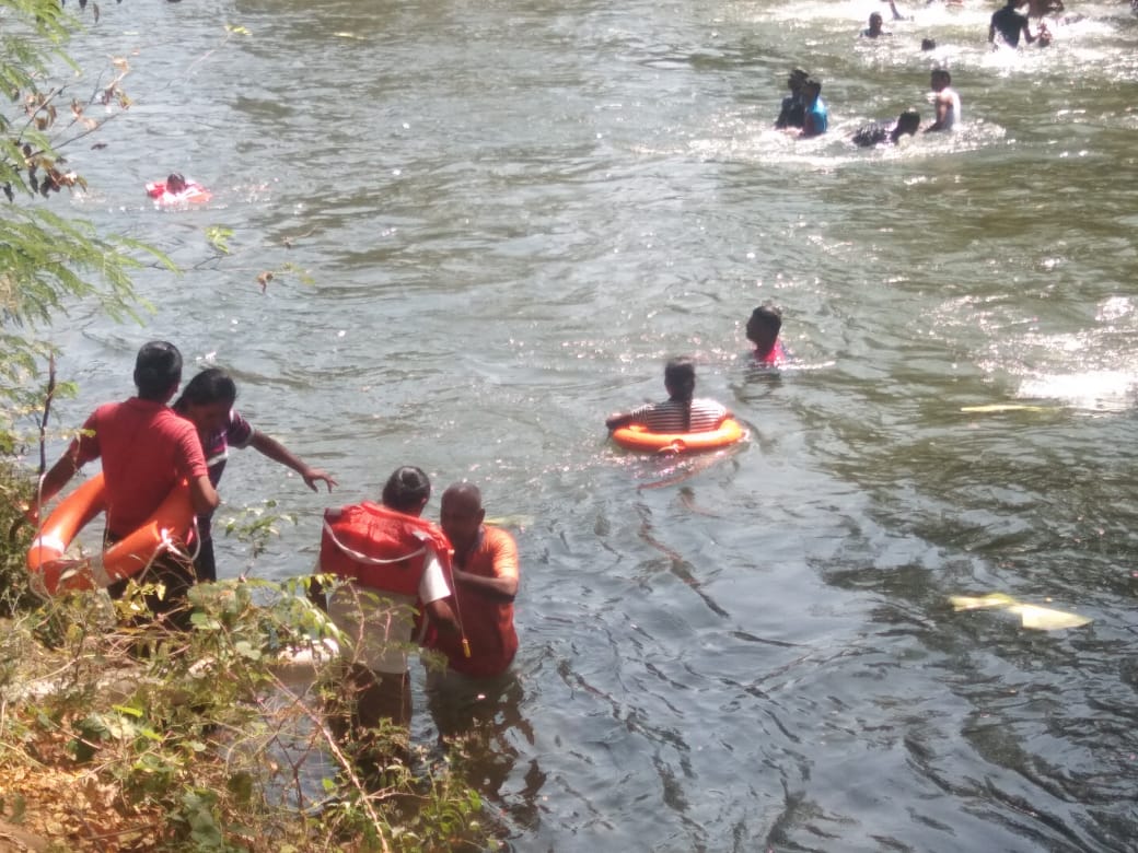 police swimming training for armed soldiers in karur