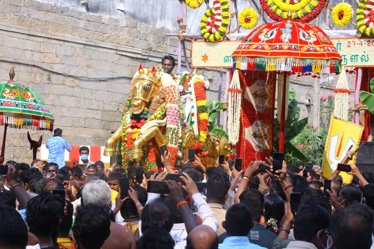 kallazhagar landing in artificial vaigai river in madurai