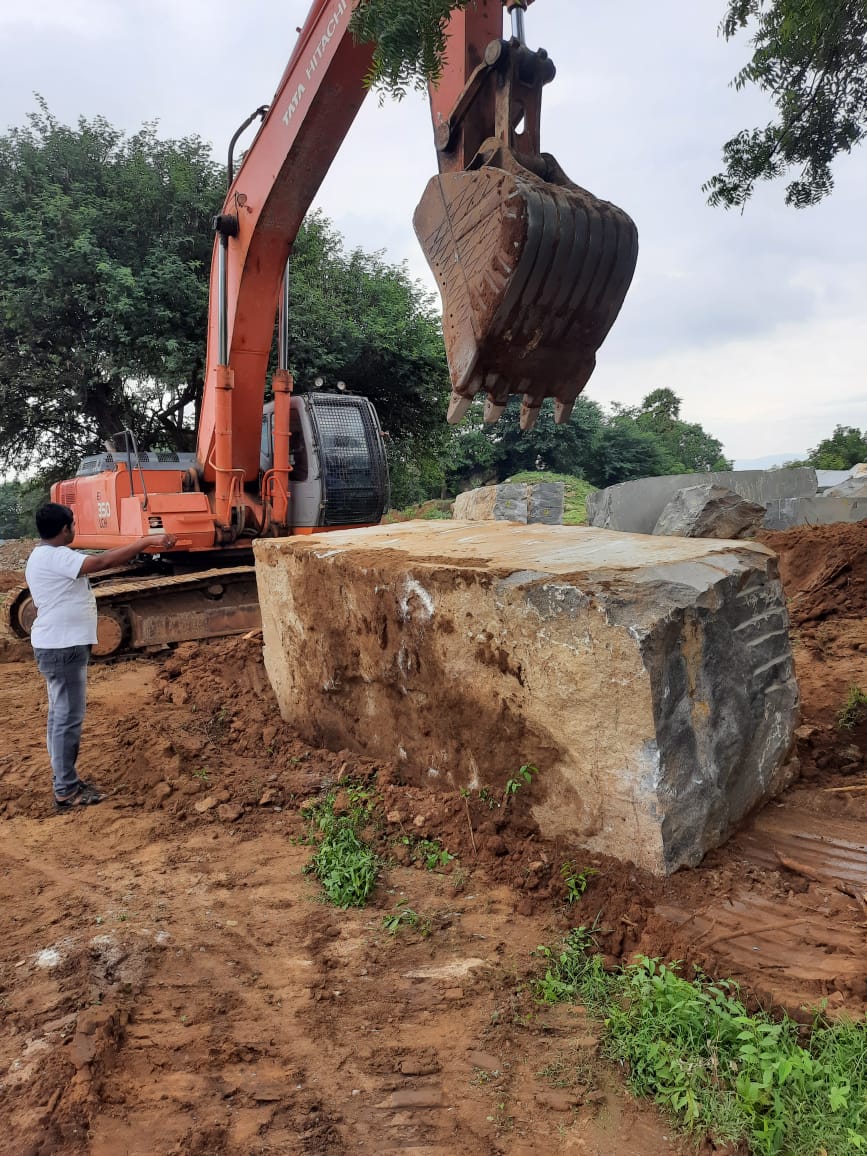 மீனாட்சி அம்மன் கோயில் வீர வசந்த ராயர் மண்டப கல்தூண் சீரமைப்பு