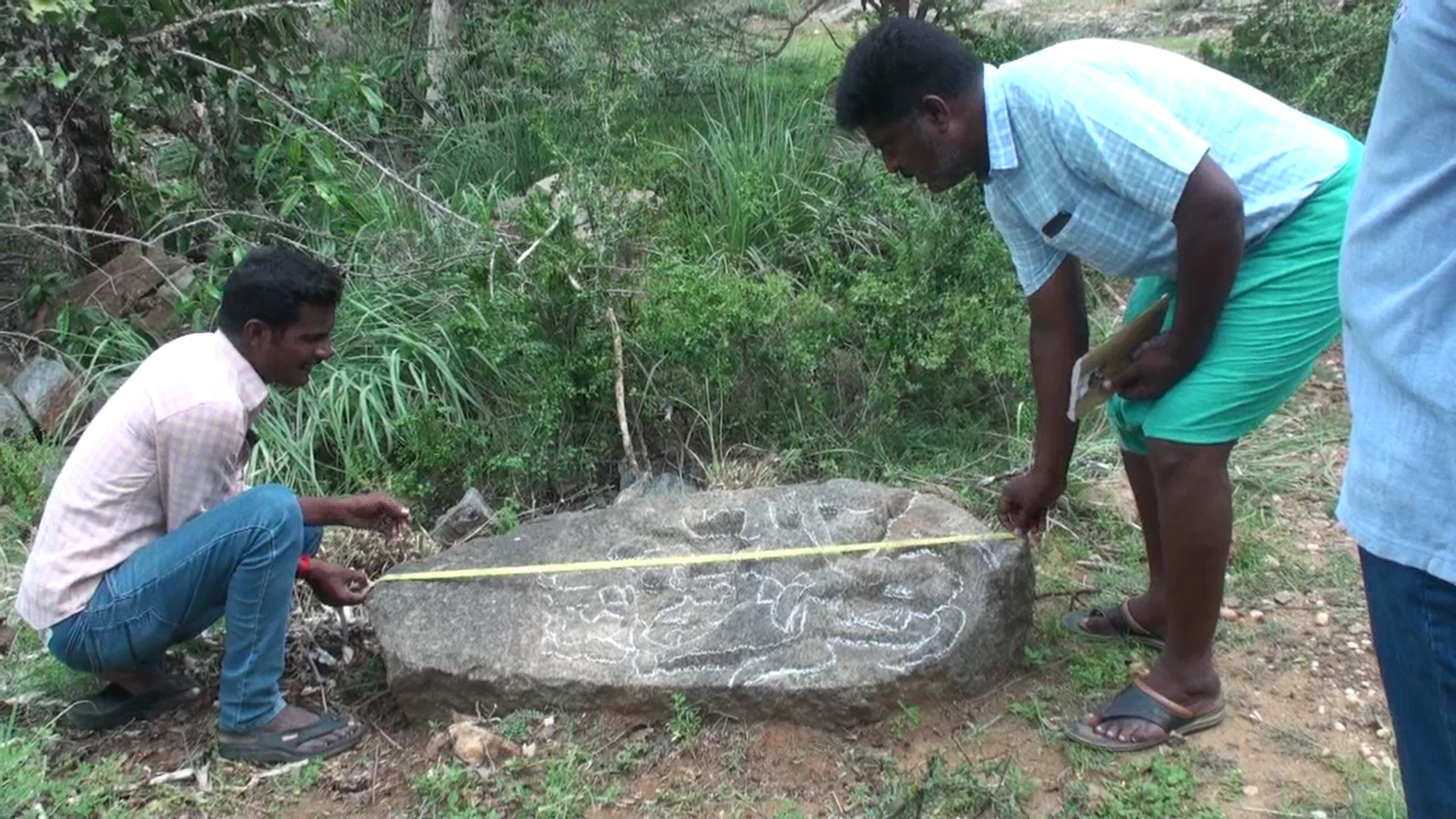 Ancient Middle Stone Discovered near usilampatti