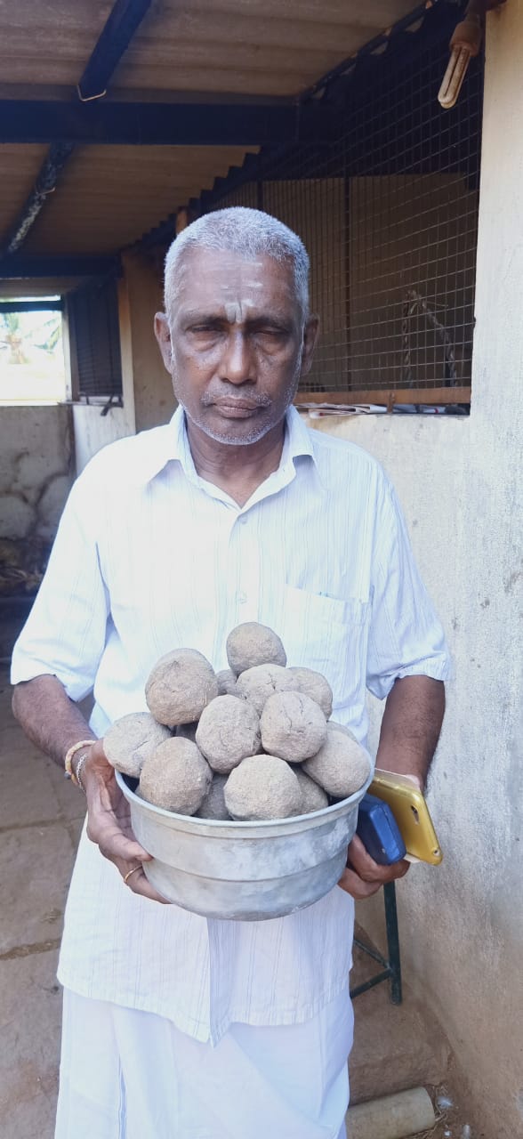 சாணத்தின் மூலம் விபூதி - தொழில் செய்து அசத்தும் முதியவர் சம்பத்