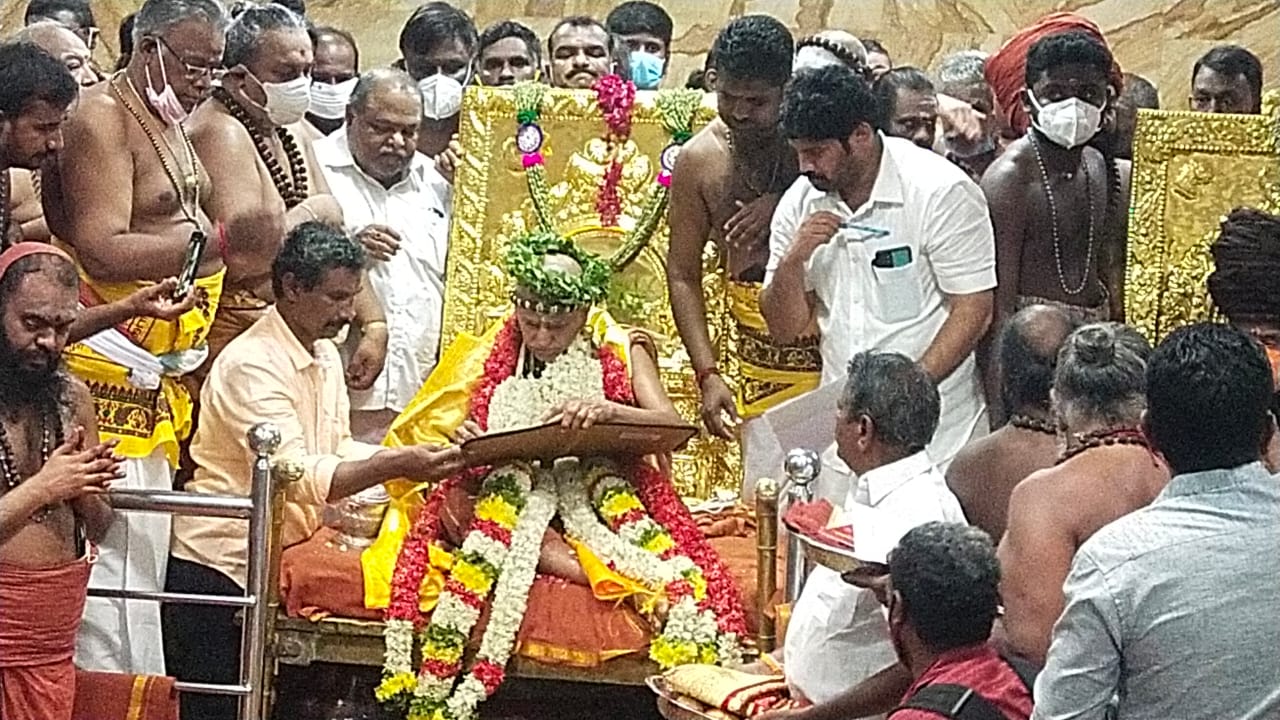 மதுரை ஆதீனத்தின் குருமகா சந்நிதானம் பொறுப்பேற்பு