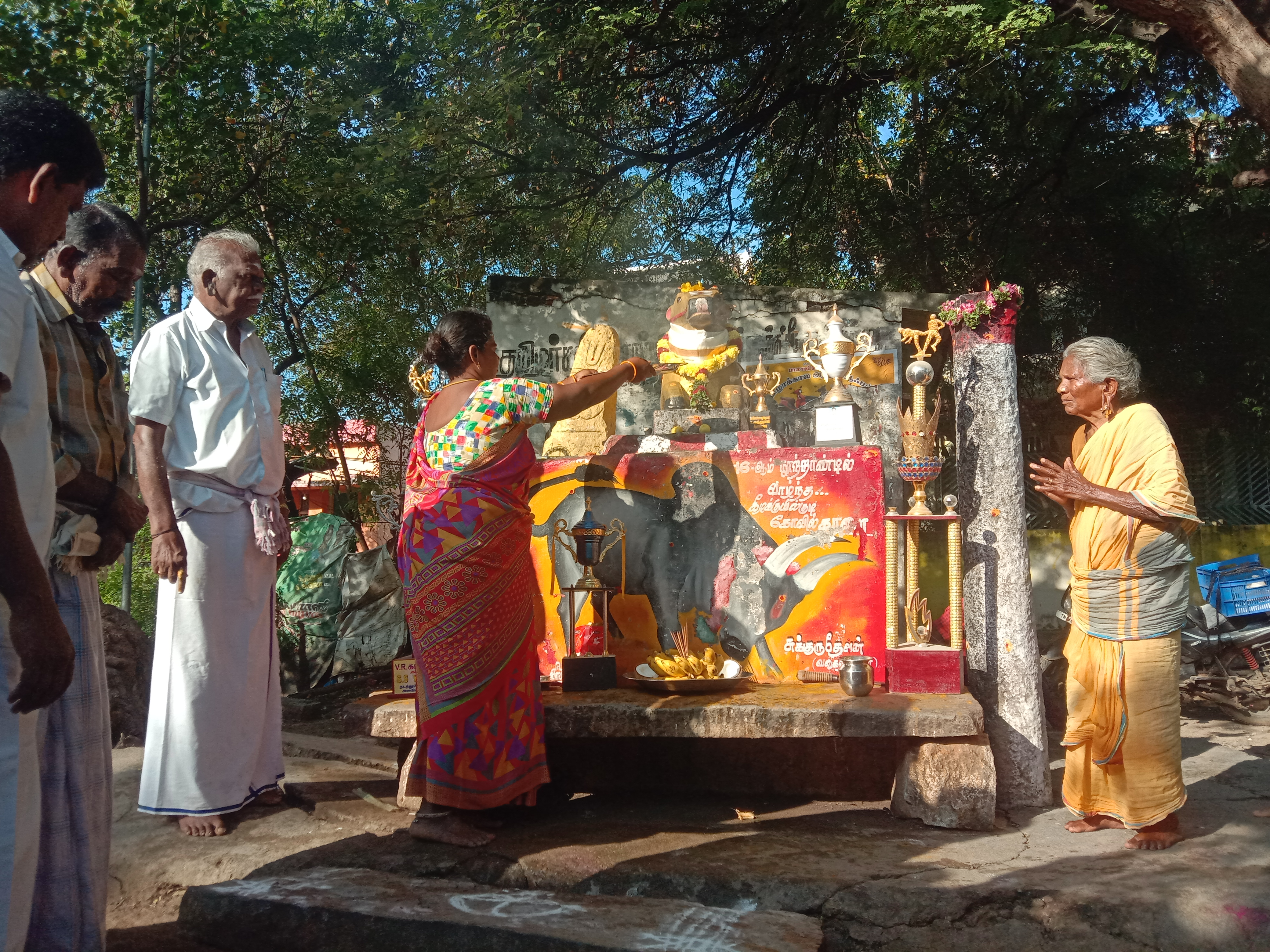 Sukkuru Dhevan Bull Statue, Madurai Keelakuyilkudi Bull Statue, மதுரை கீழகுயில்குடி காளை சிலை, சுக்குரு தேவன் காளை சிலை