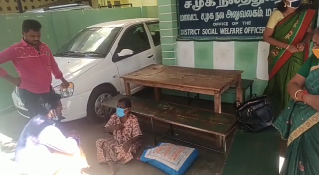 madurai abandoned old woman saved by Volunteers