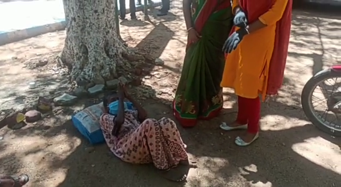 madurai abandoned old woman saved by Volunteers