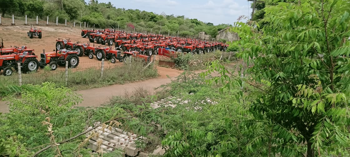 வங்கதேசத்திற்கு பறந்த வாடிப்பட்டி ட்ராக்டர்கள்