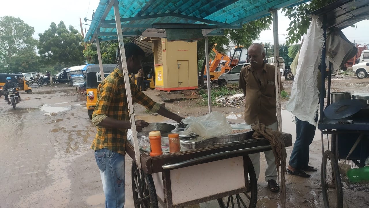 road damaged in madurai 70th ward people suffered