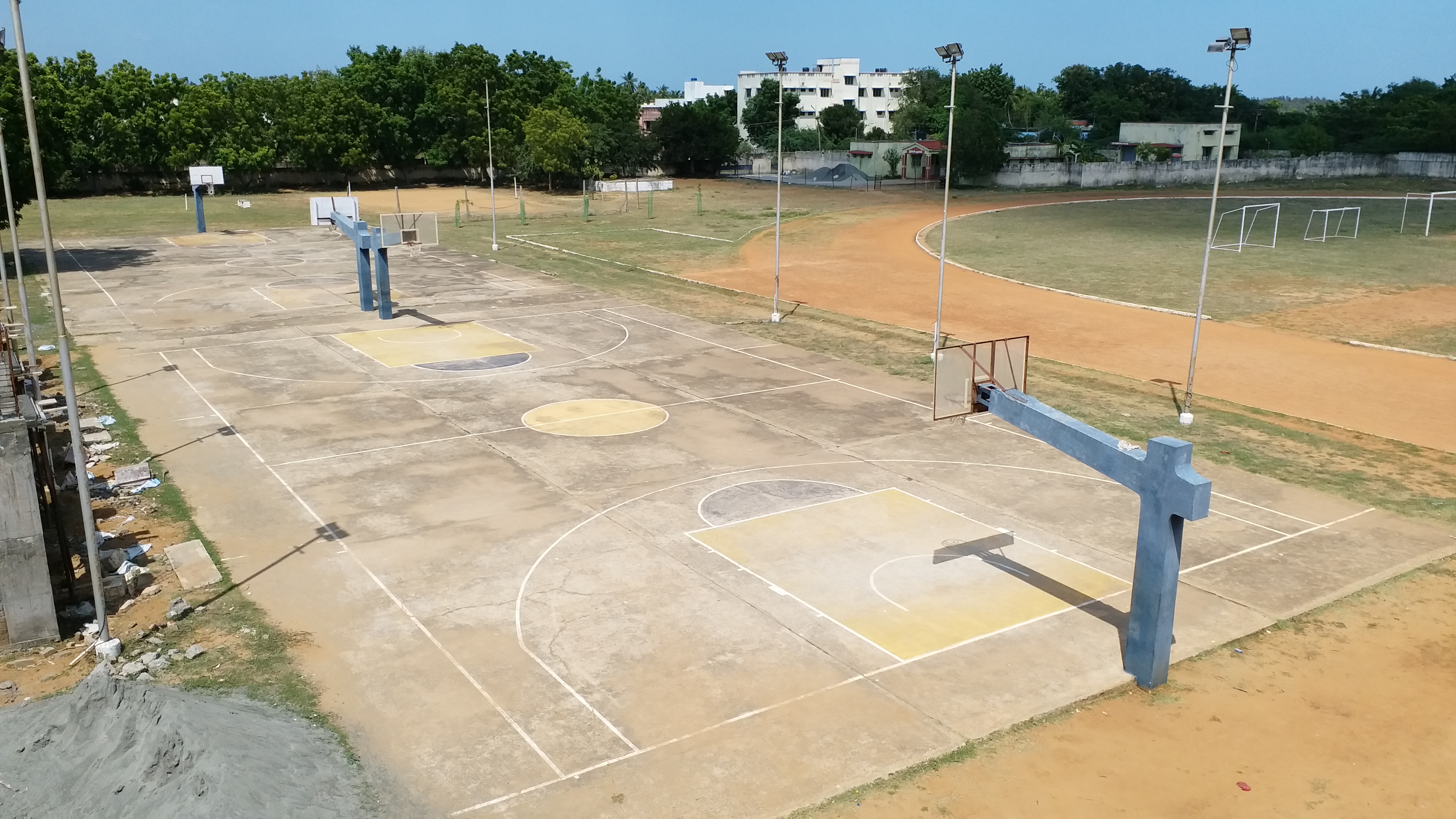 கூடைப்பந்து பயிற்சி அரங்கம்