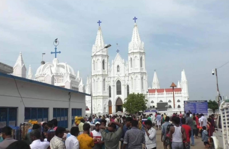 devotee's gathered in velangkanni