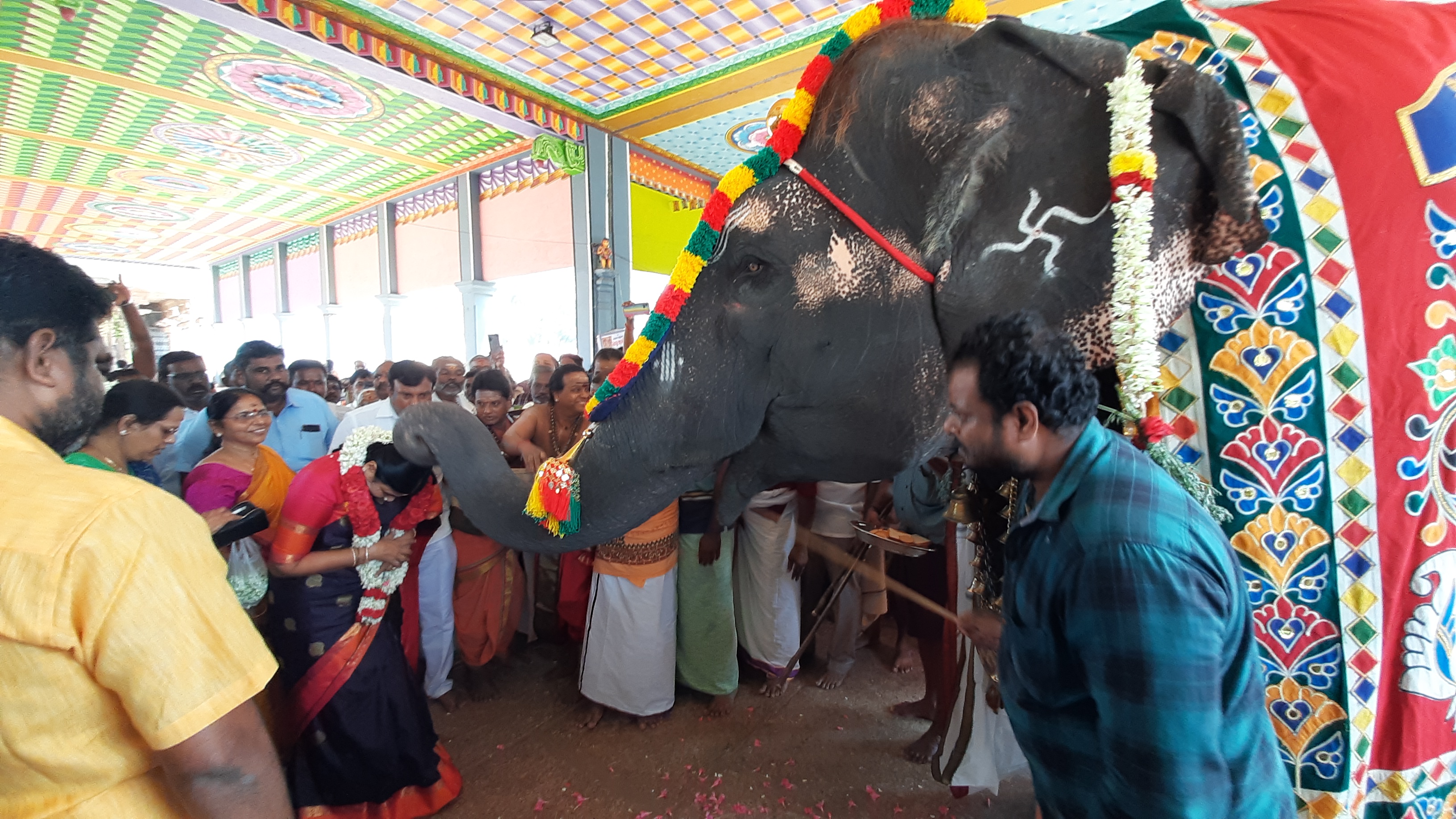 மு.க.ஸ்டாலின் நீடூழி வாழ யாகம் நடத்திய துர்கா ஸ்டாலின்!