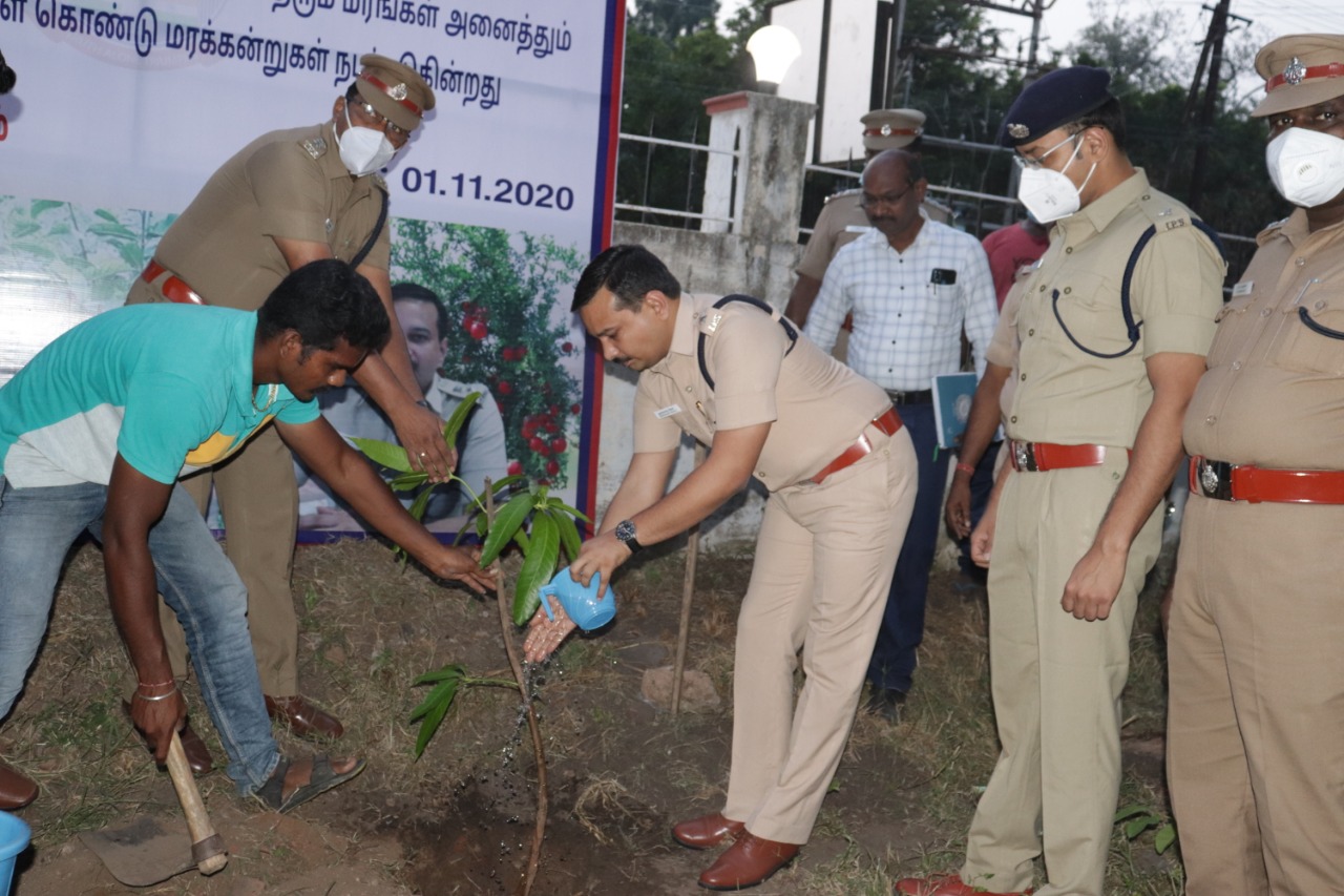 கனி தரக்கூடிய மரக்கன்றுகளை நடும் நிகழ்ச்சி