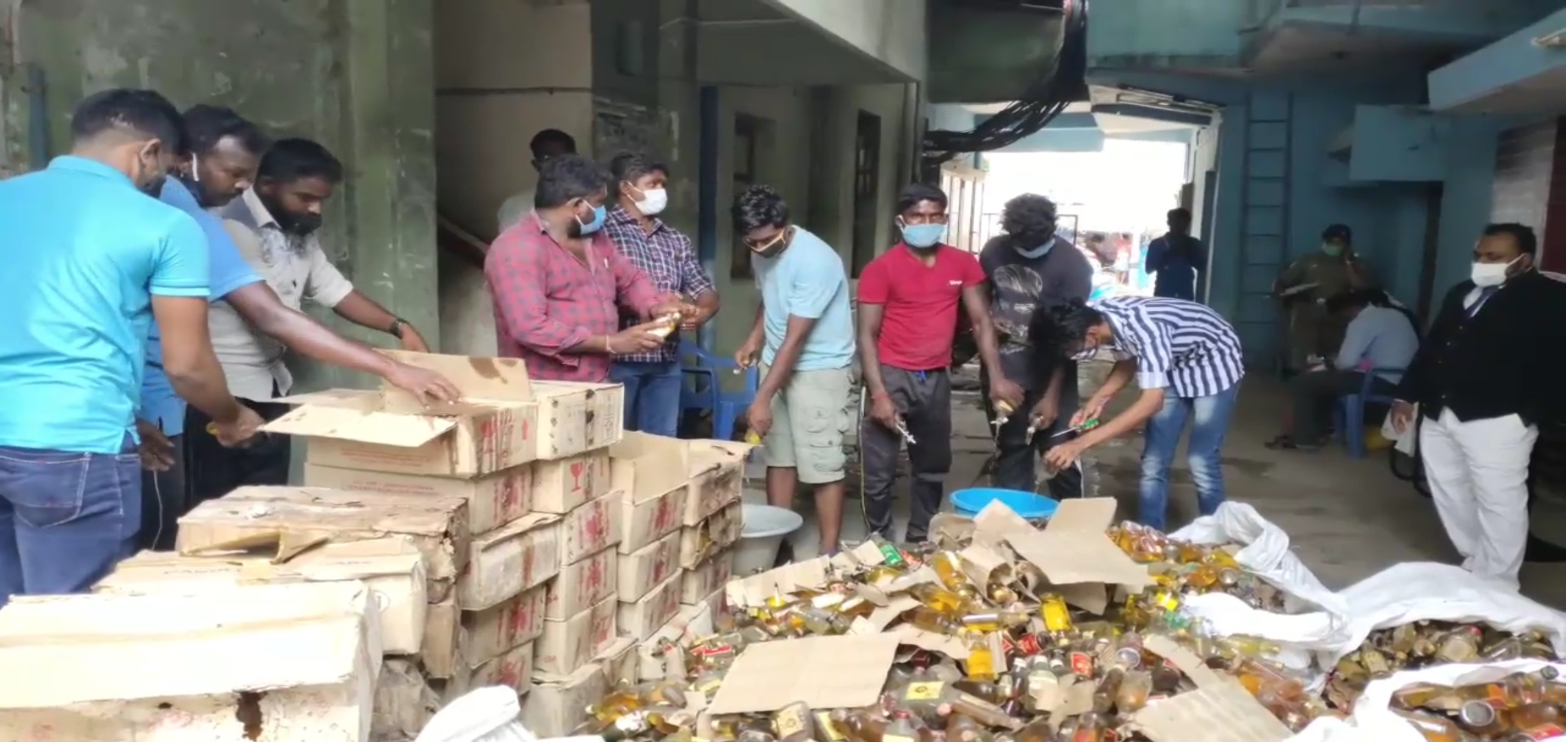 seized illegal liquor disposed in nagai Sirkazhi