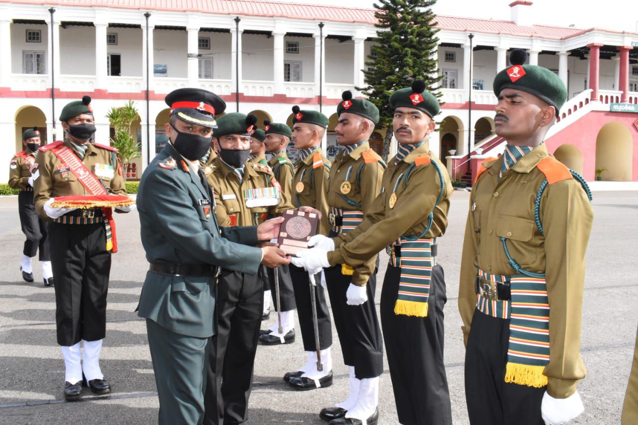 குன்னூரில் இளம் ராணுவ வீரர்கள் சத்தியப் பிரமாணம்