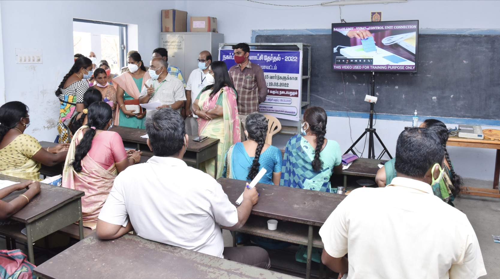 Namakkal Collector condems Gov teachers who absent for Election Training Session, Namakkal Collector Shreya P Singh , Namakkal Namagiripettai School Inspection by Collector, நகர்புற உள்ளாட்சி தேர்தல் ஆசிரியர்களுக்கு பயிற்சி வகுப்பு, ஆசிரியர்களுக்கு ஆப்சன்ட் போட்ட நாமக்கல் ஆட்சியர்