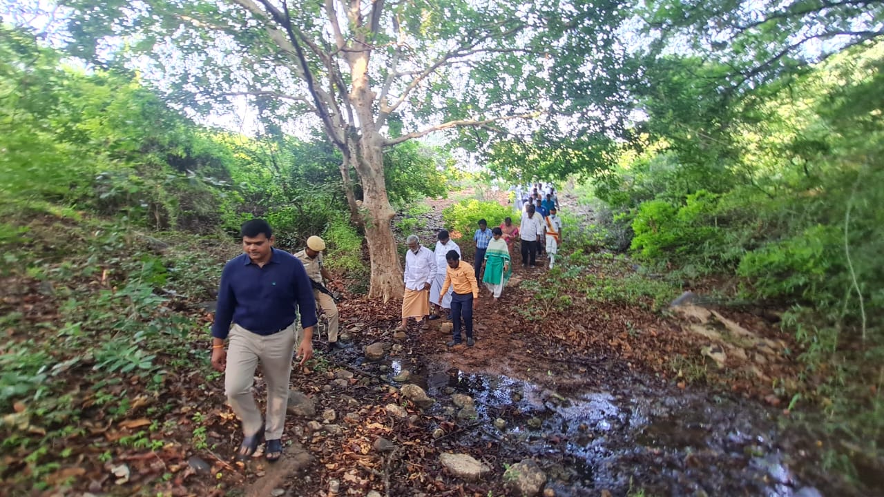 சிறுவாச்சூர் மதுரகாளியம்மன் கோயில் புனரமைப்பு பணிகளையும், குடமுழுக்கு பணிகளை அமைச்சர் சேகர்பாபு ஆய்வு