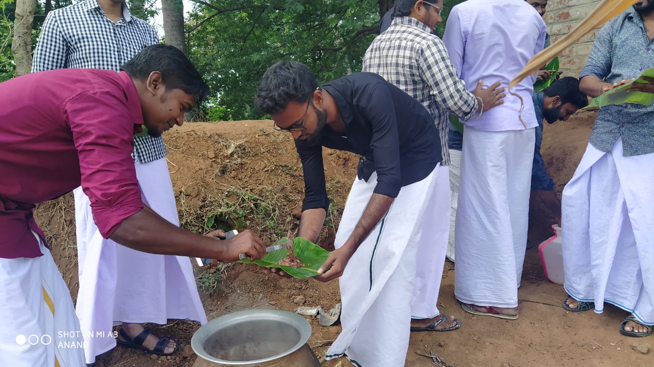 சமத்துவ பொங்கலை கொண்டாடும் இளைஞர்கள்