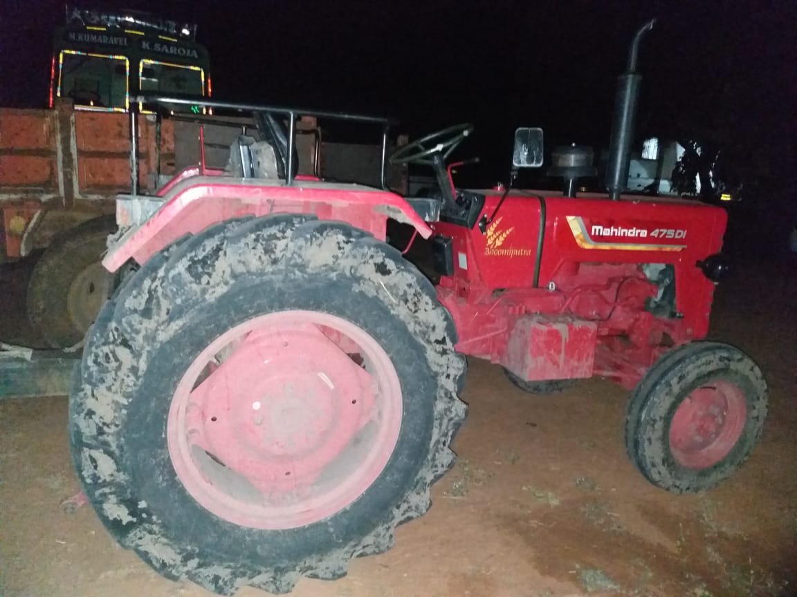 trucks seized near in annavasal for illegally carrying sand