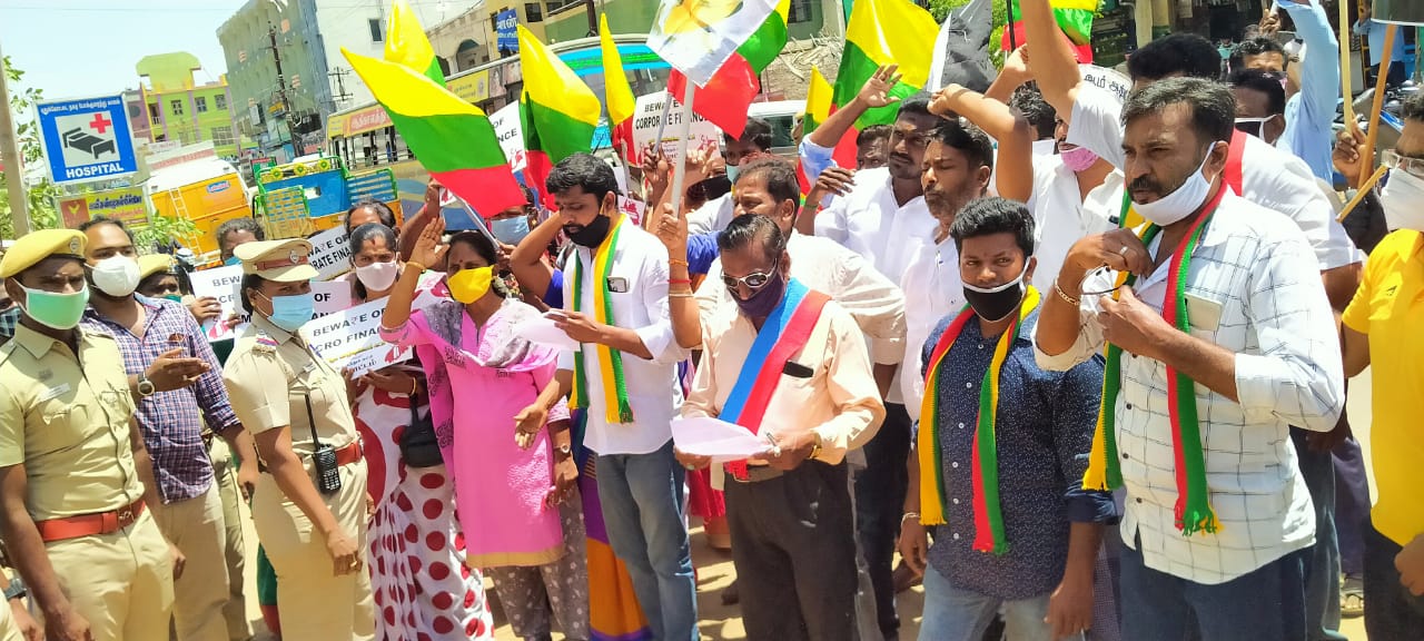 pudukkottai opp parties protested against finance companies by locking down