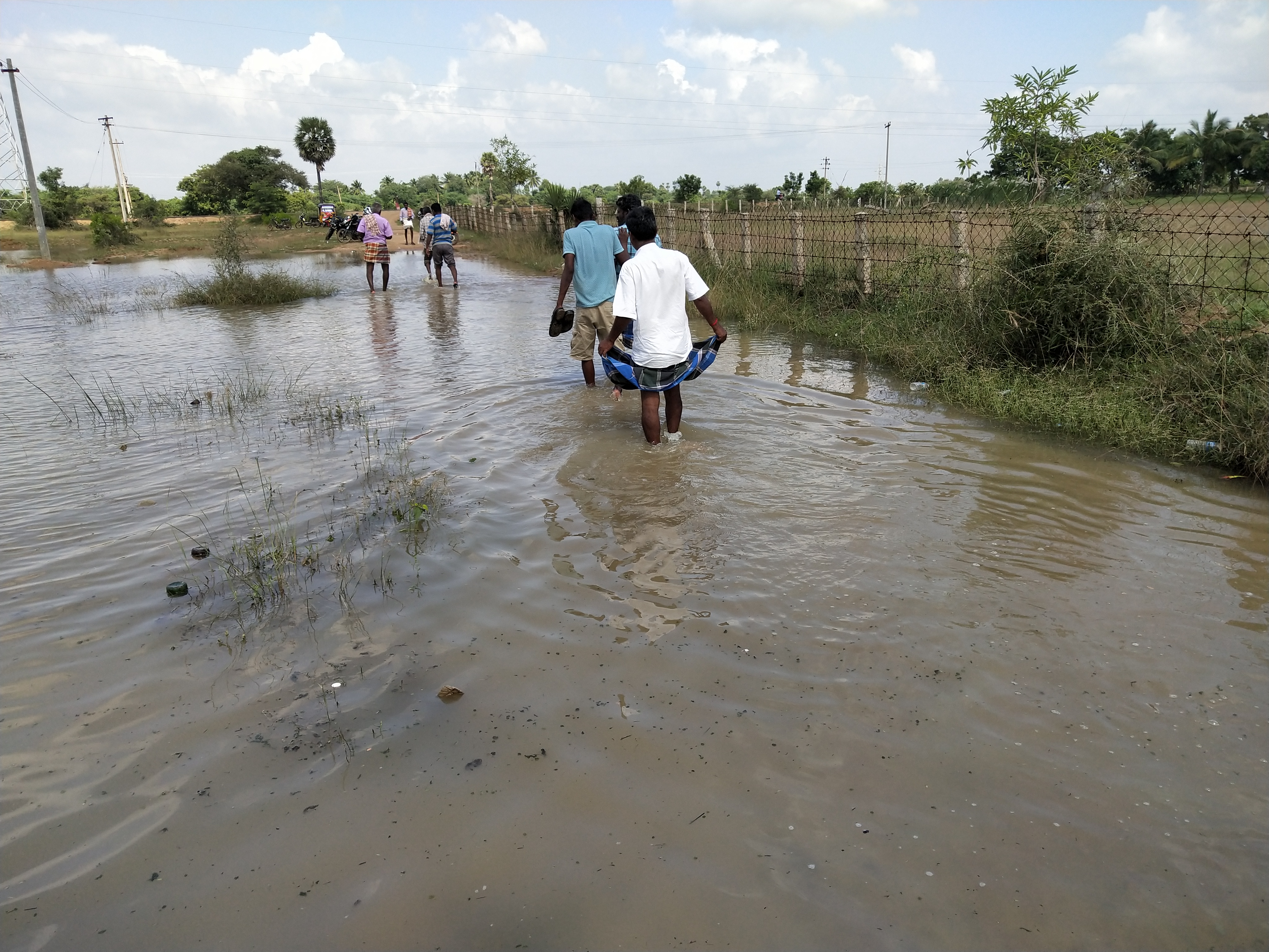 Accumulation of empty liquor stores in Thirumayam