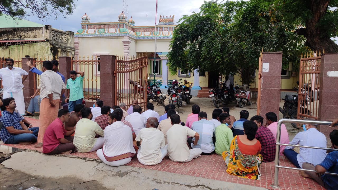 ராமேஸ்வரம் கோயில் பணியாளர்கள் தர்ணா