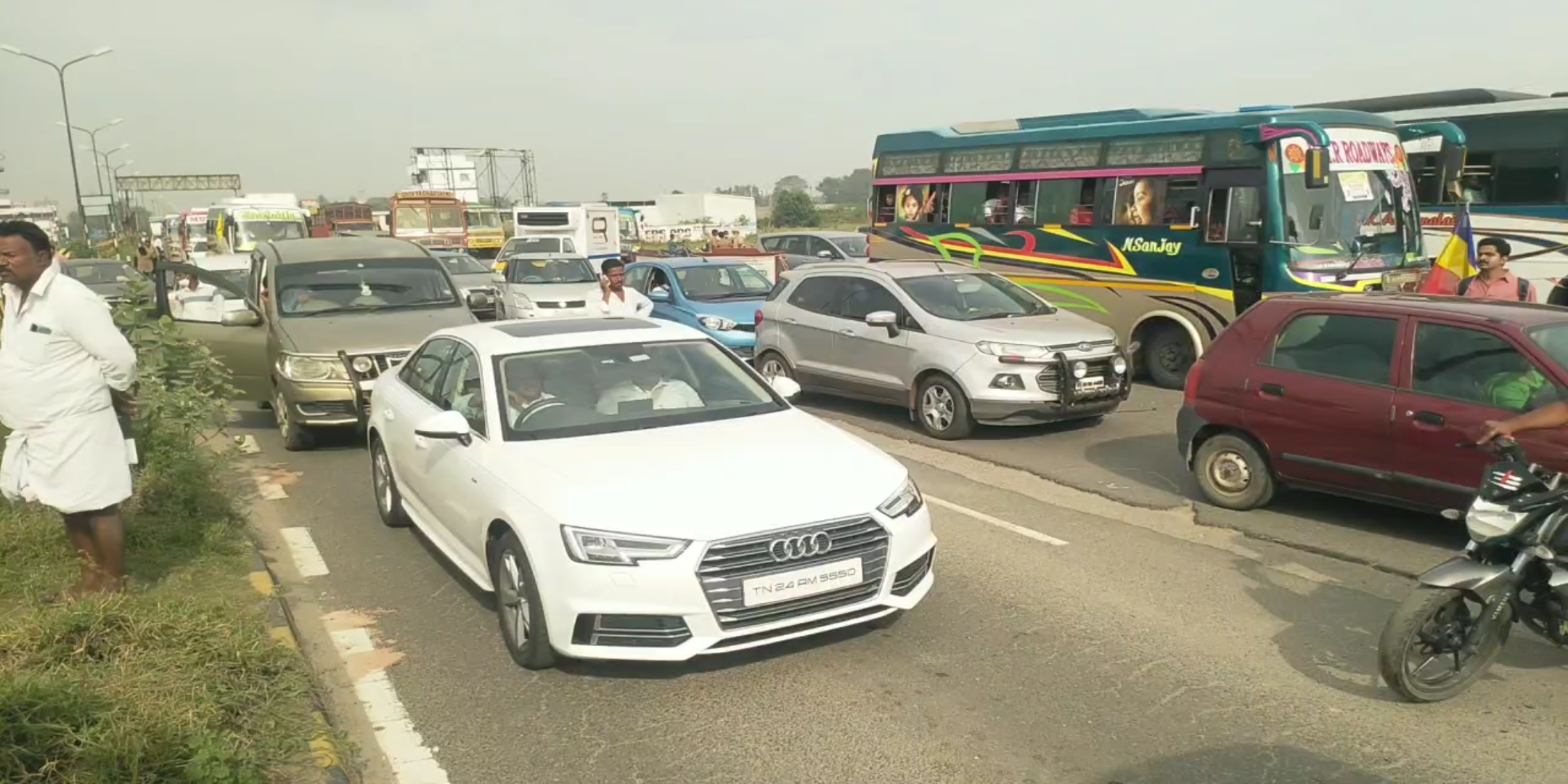 pmk road blockage protest: heavy traffic in vellore