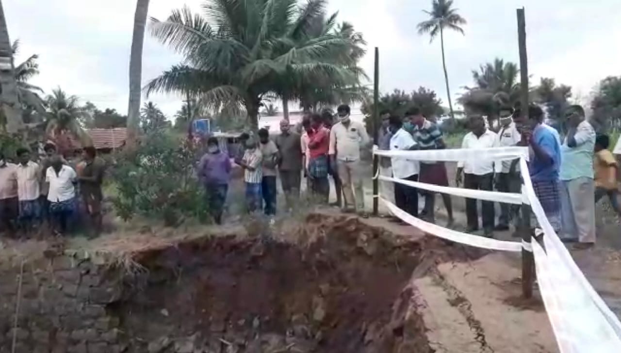 salem a load lorry accidentally fell in a 60-ft well