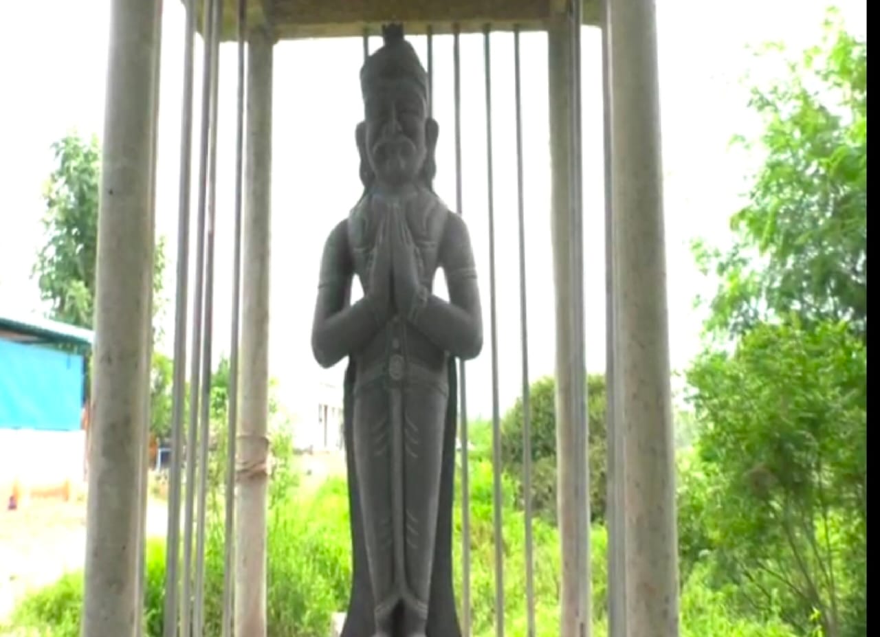 Nallathambi who collected garbage and set up a statue