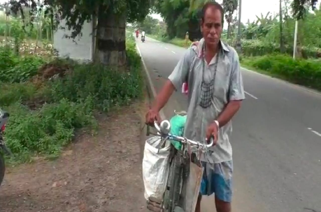 Nallathambi who collected garbage and set up a statue