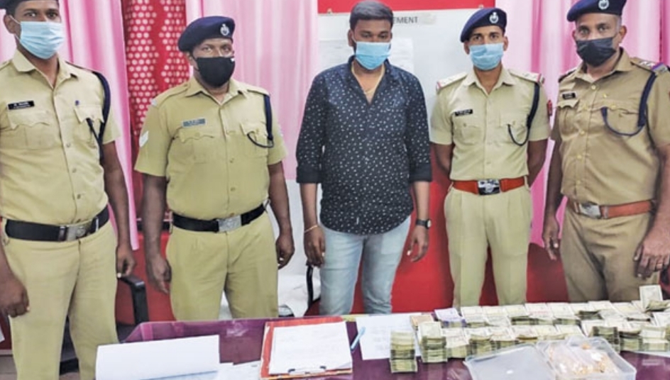 salem railway police captured money in train