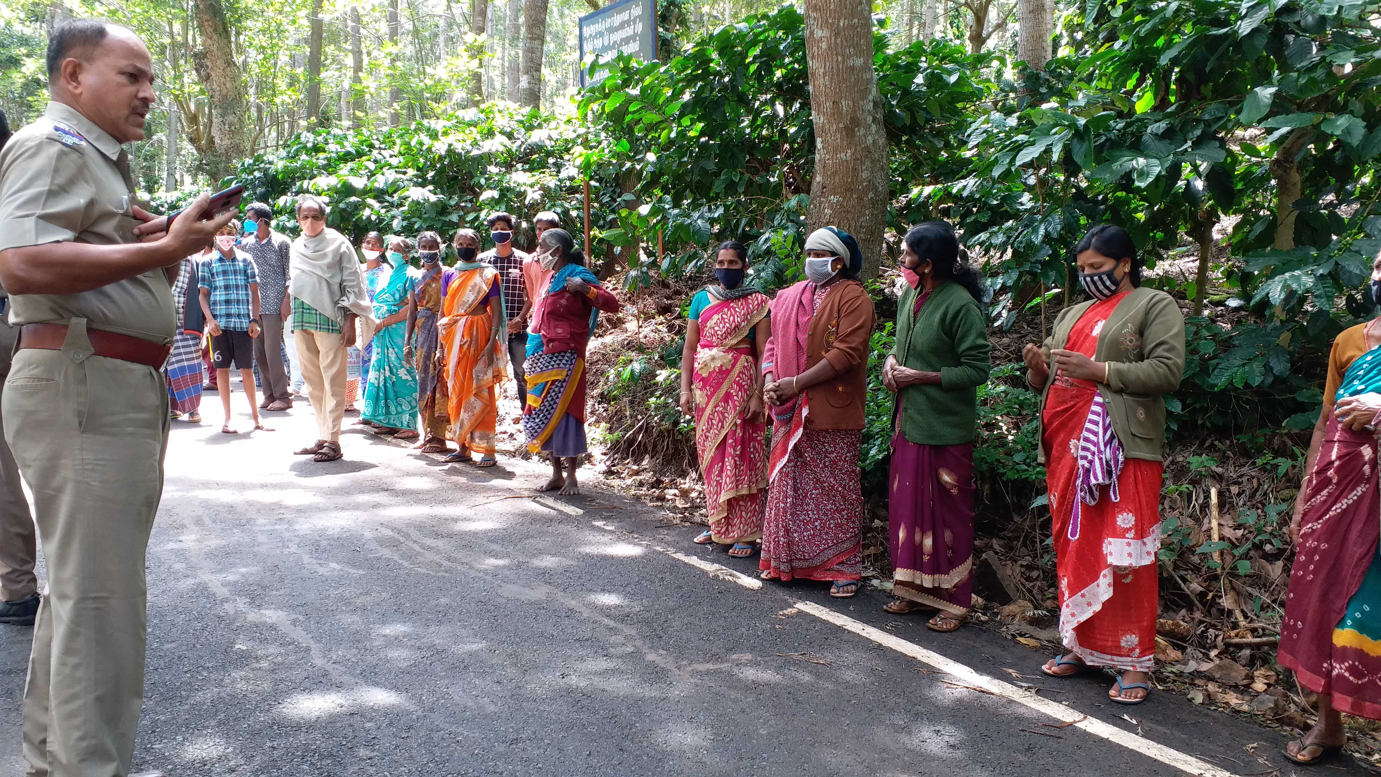 salem yercaud Asambur  Asambur protest  அசம்பூர் குடியேறும் போராட்டம்  அசம்பூர் மக்கள் போராட்டம்  Asambur people protest